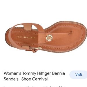 Tommy Hilfiger Tan Thong Sandals Size 8.5, Like New!